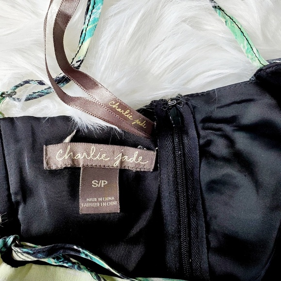 Dress - Picture 3 of 3